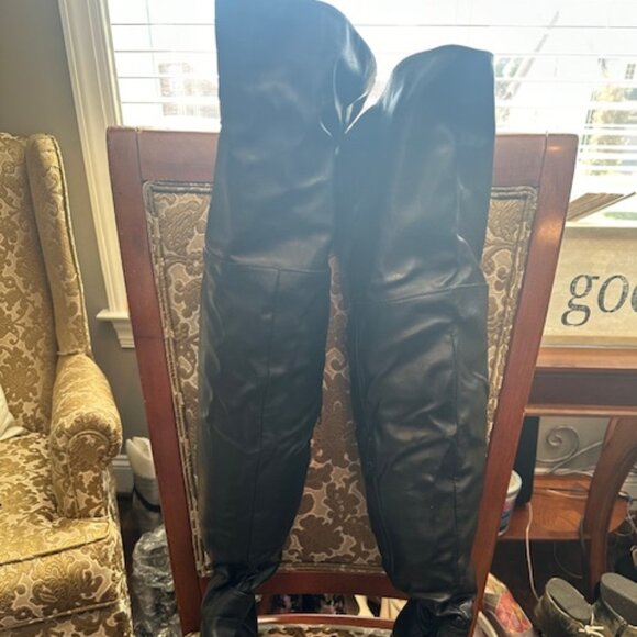 RENEE BLACK OVER THE KNEE BOOTS.  ALMOST NEW - WORN ONCE. SZ 7 - Picture 2 of 5
